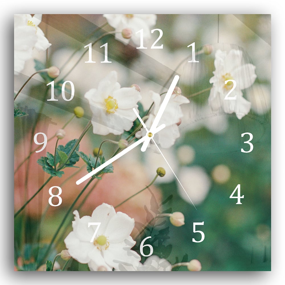 Wanduhr 30x30 - Weiße Blumen im Garten