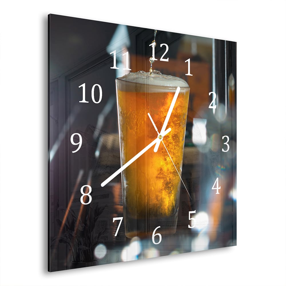 Wanduhr 30x30 - Frisch gezapftes Bier