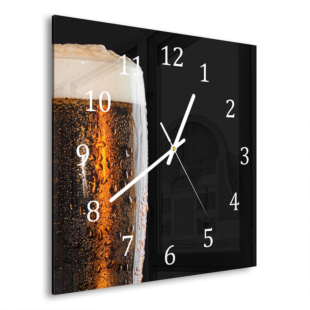 Wanduhr 30x30 - Bierglas Nahaufnahme