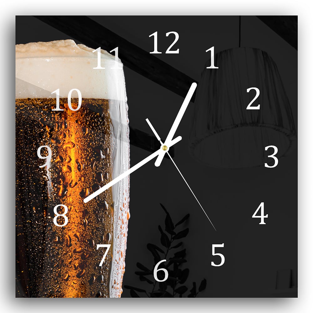 Wanduhr 30x30 - Bierglas Nahaufnahme