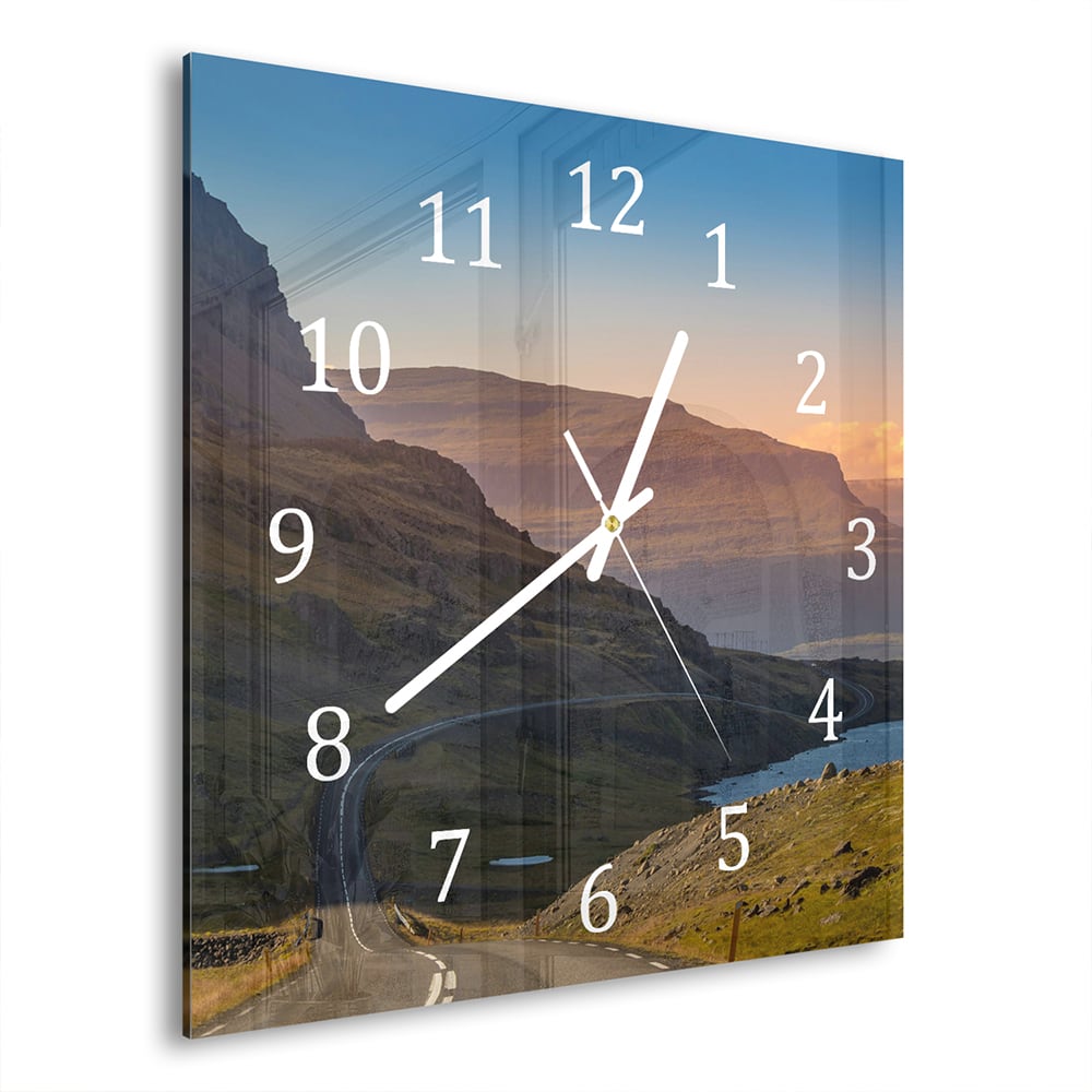 Wanduhr 30x30 - Kurvenreiche Straße durch die Berge