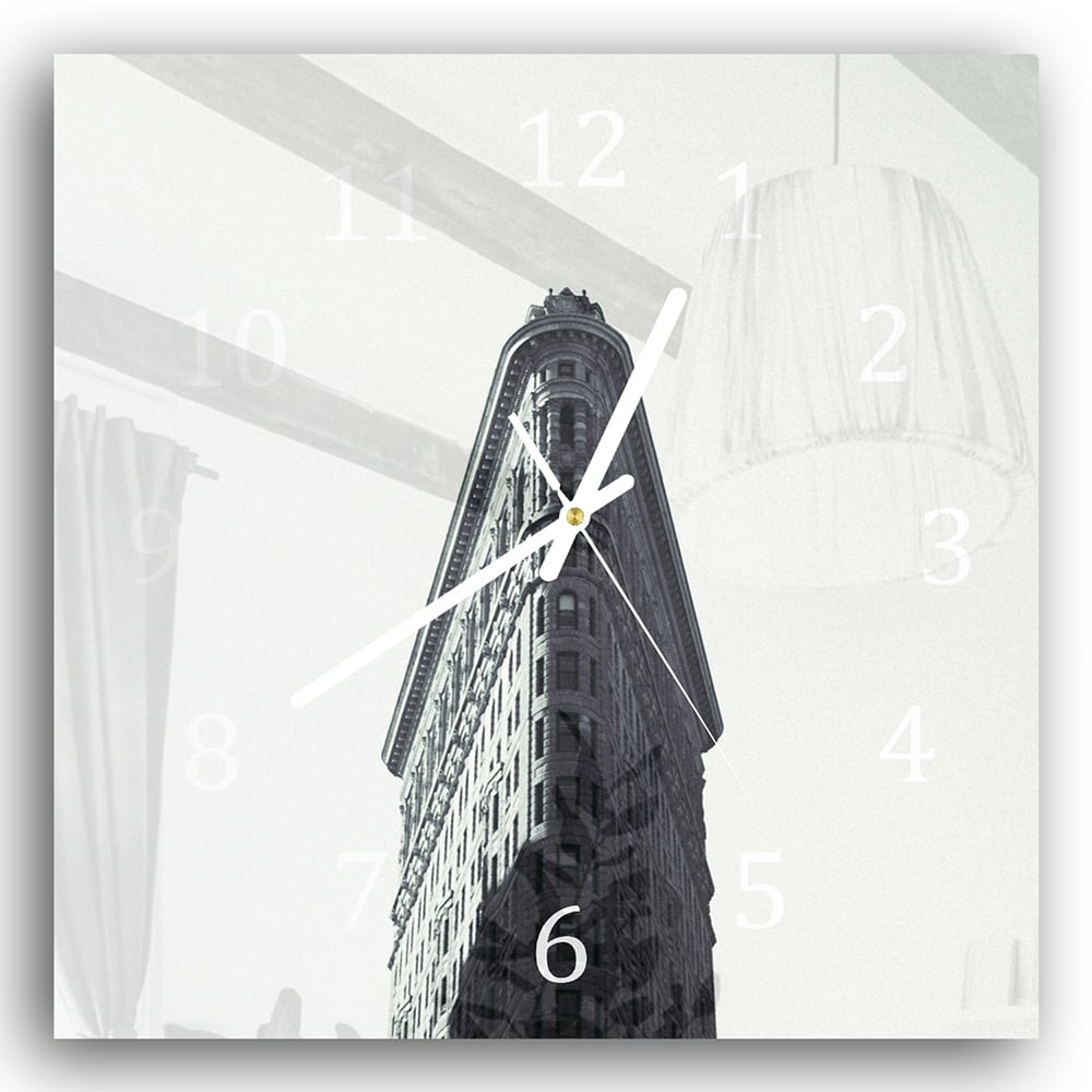 Wanduhr 30x30 - Schwarz-Weiß-Gebäude