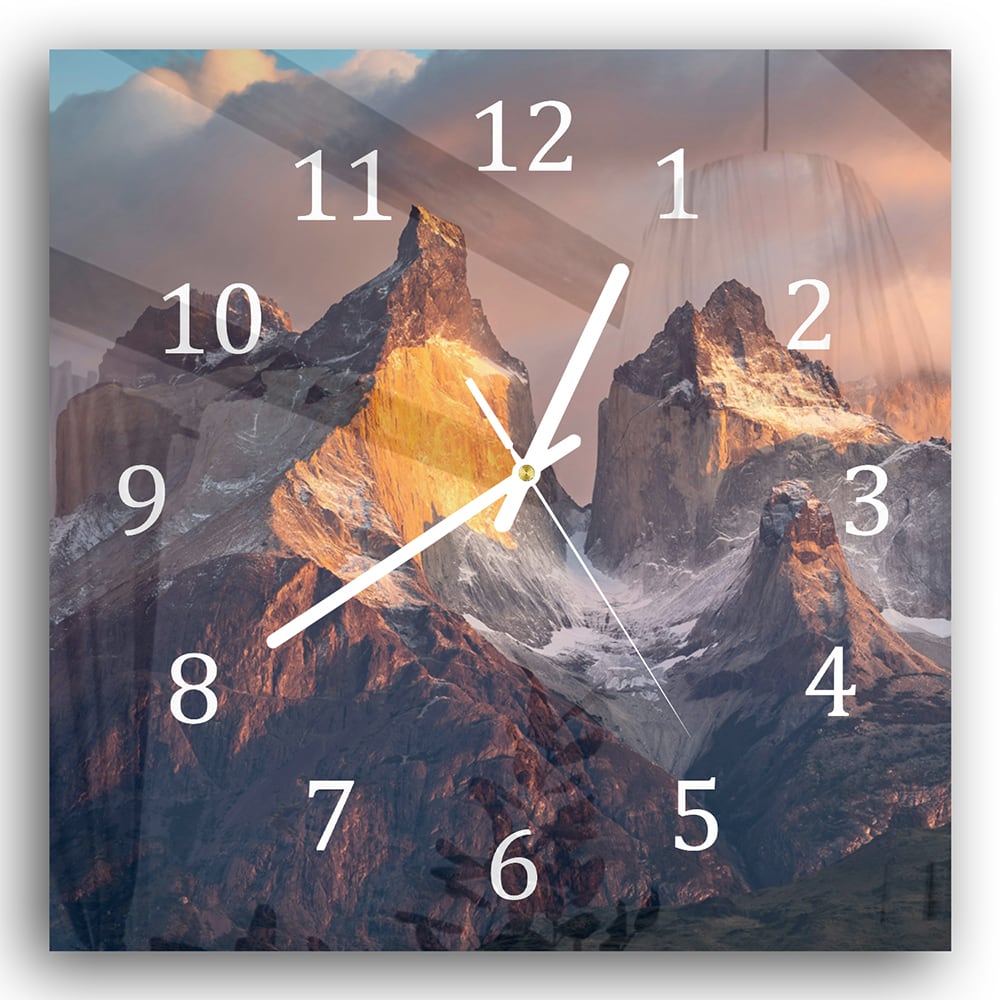 Wanduhr 30x30 - Rauhe Bergspitzen