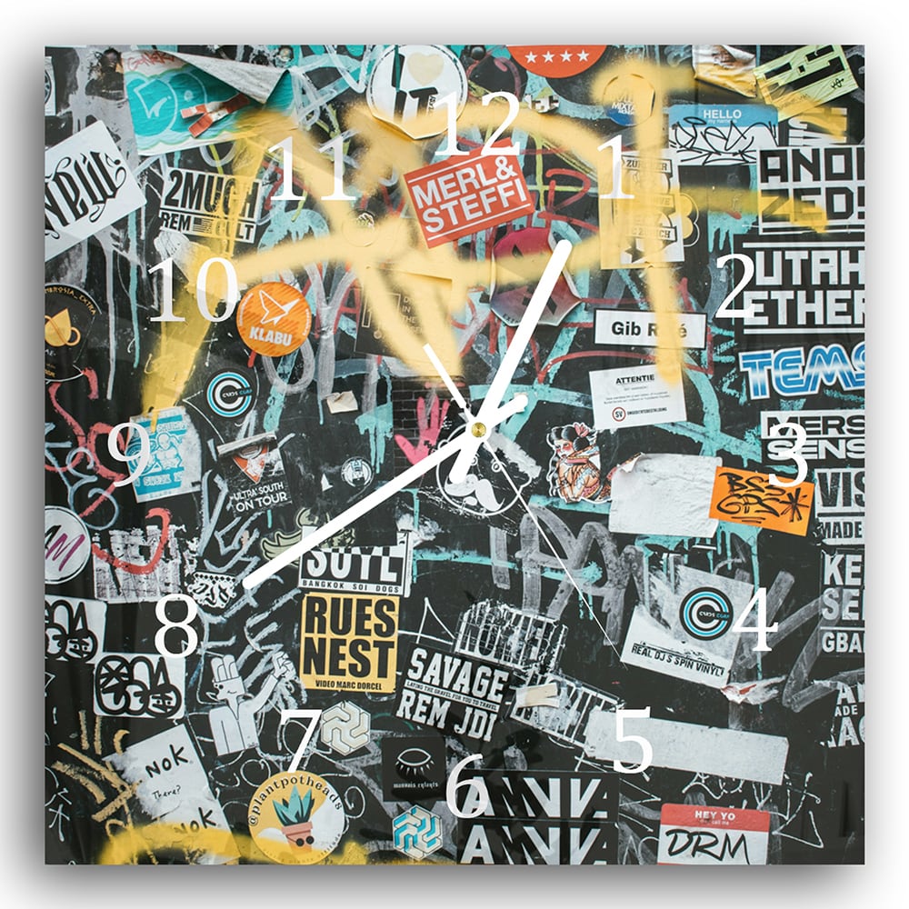 Wanduhr 30x30 - Wand voller Sticker