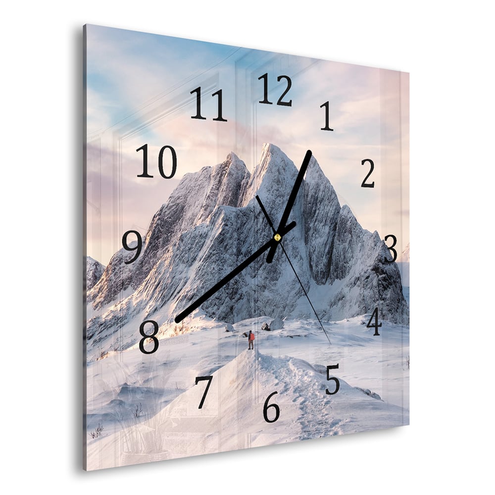 Wanduhr 30x30 - Schneebedeckter Berggipfel