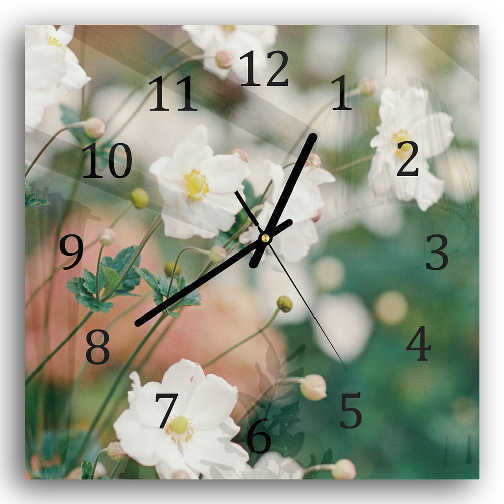 Wanduhr 30x30 - Weiße Blumen im Garten