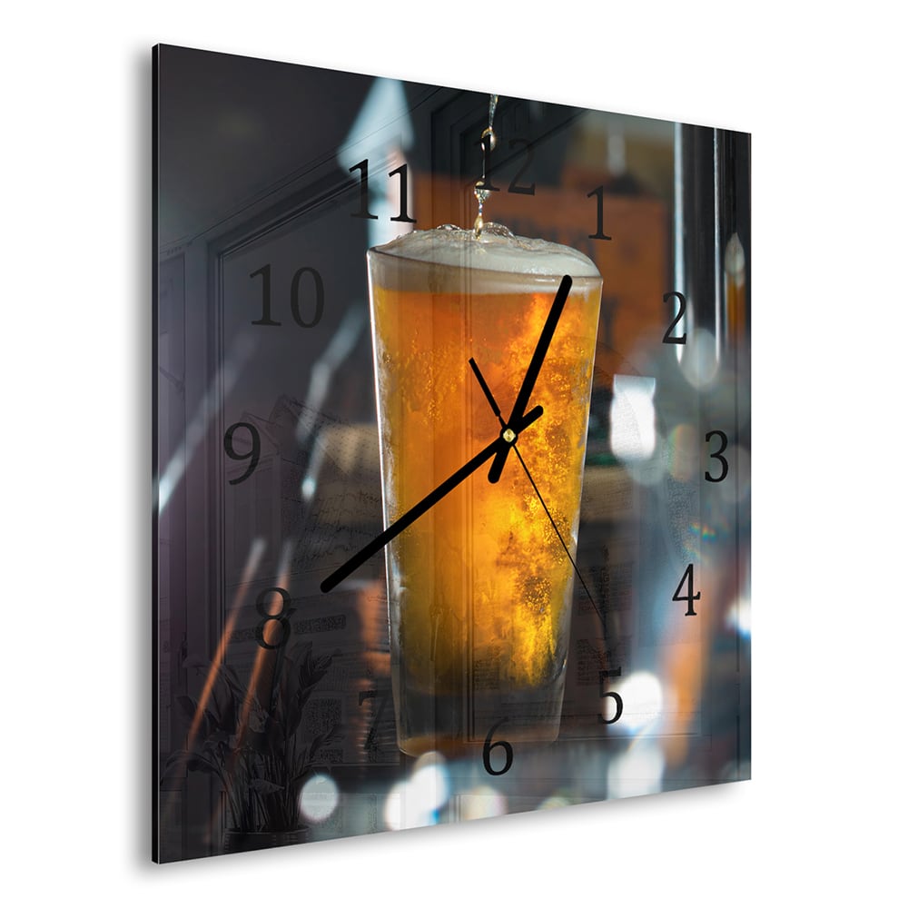 Wanduhr 30x30 - Frisch gezapftes Bier