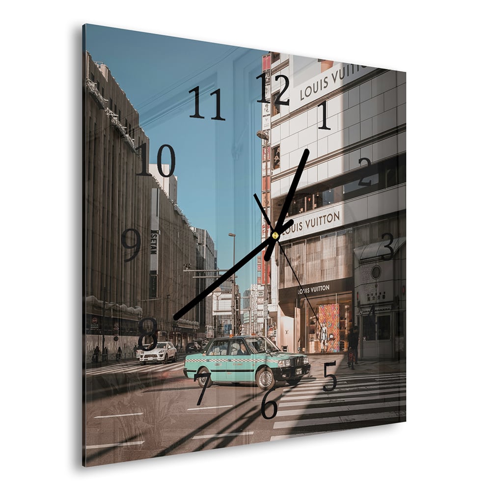 Wanduhr 30x30 - Taxi vor Louis Vuitton