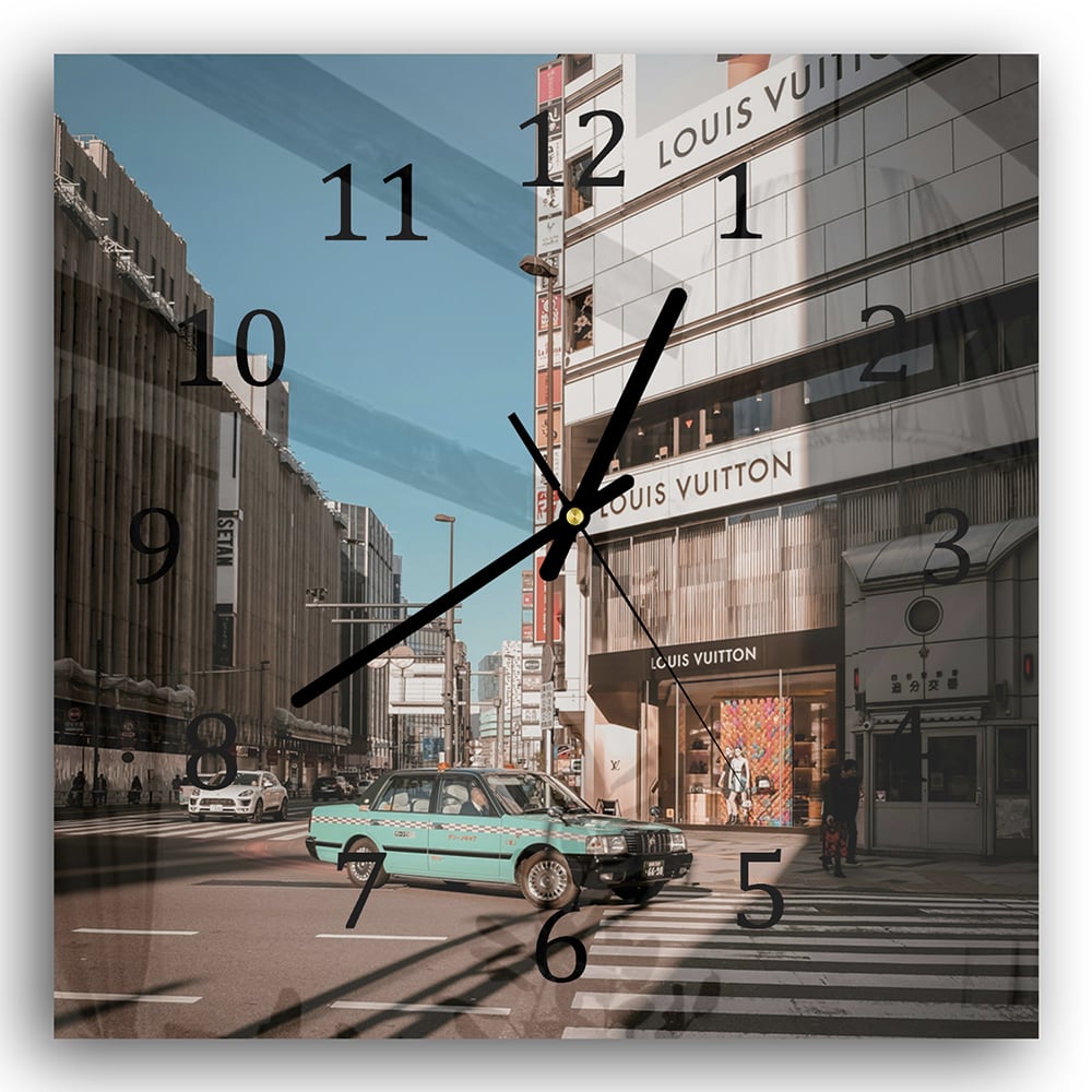 Wanduhr 30x30 - Taxi vor Louis Vuitton