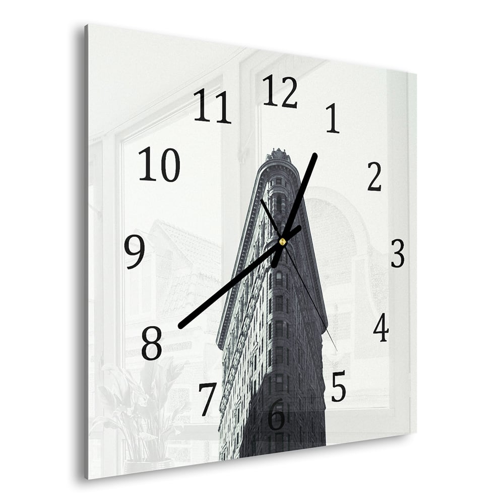Wanduhr 30x30 - Schwarz-Weiß-Gebäude