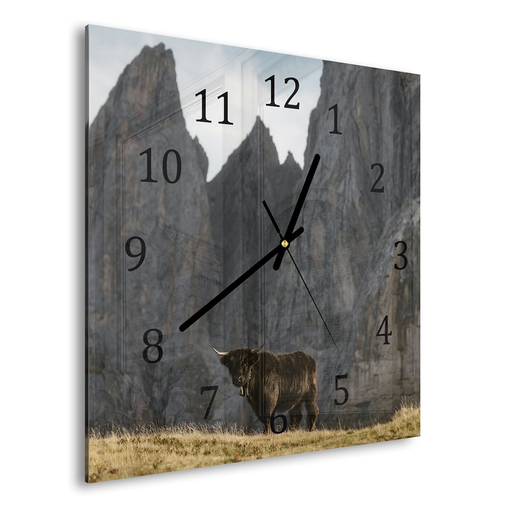 Wanduhr 30x30 - Stier in den Bergen