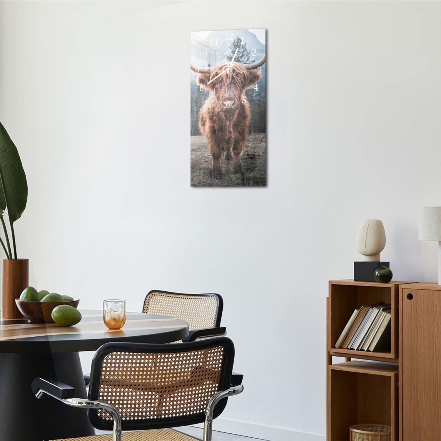 Wanduhr 30x60 - Schottisches Hochlandrind in den Dolomiten