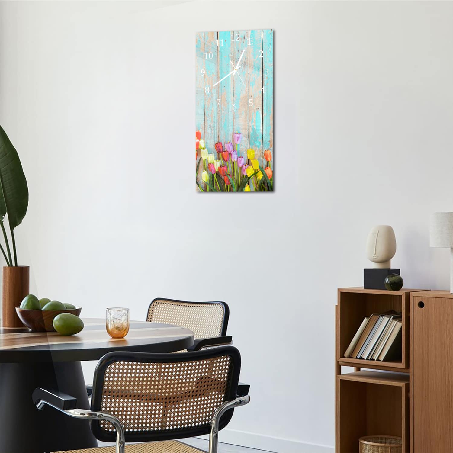 Wanduhr 30x60 - Tulpen vor Vintage-Holz