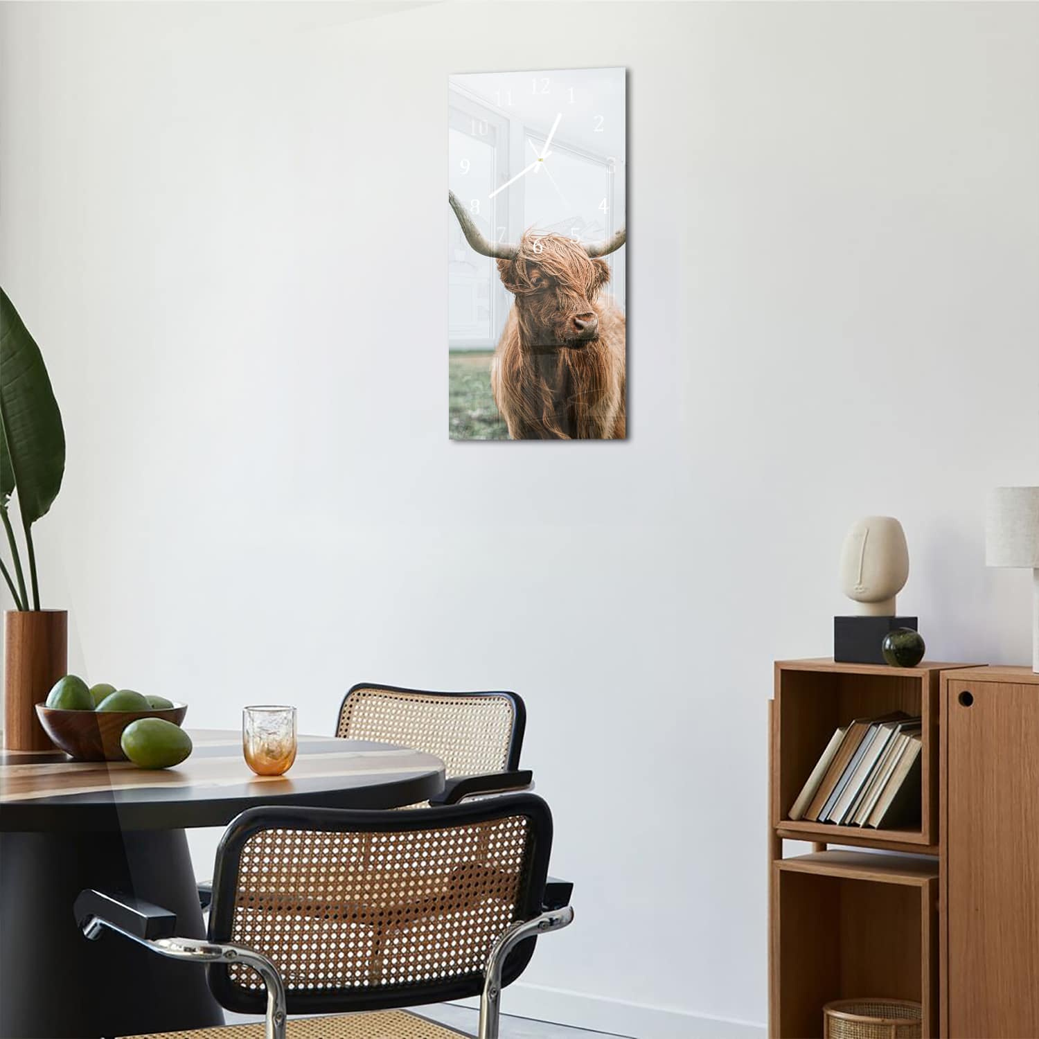 Wanduhr 30x60 - Schottisches Hochlandrind im Wind