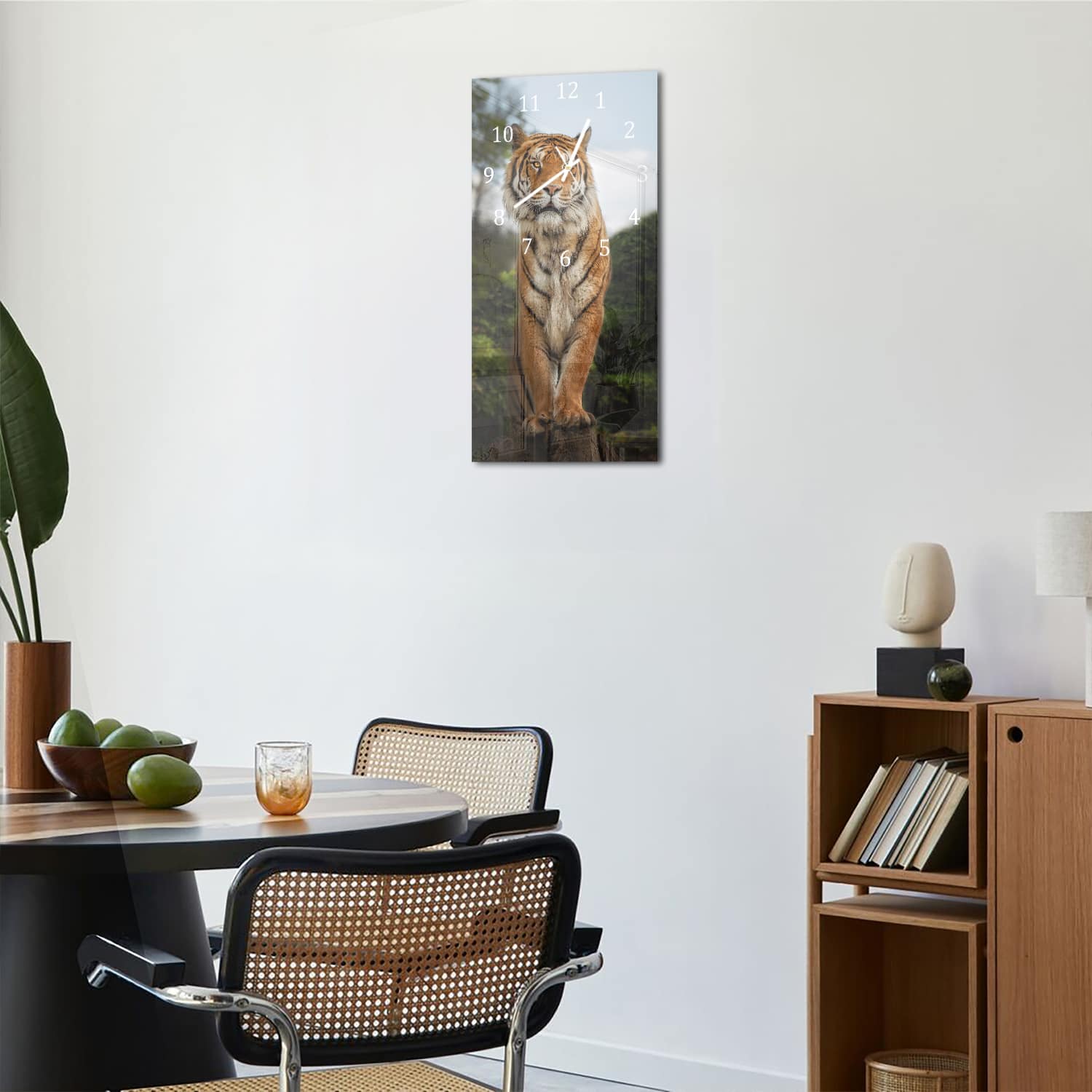 Wanduhr 30x60 - Bengalischer Tiger auf Felsen