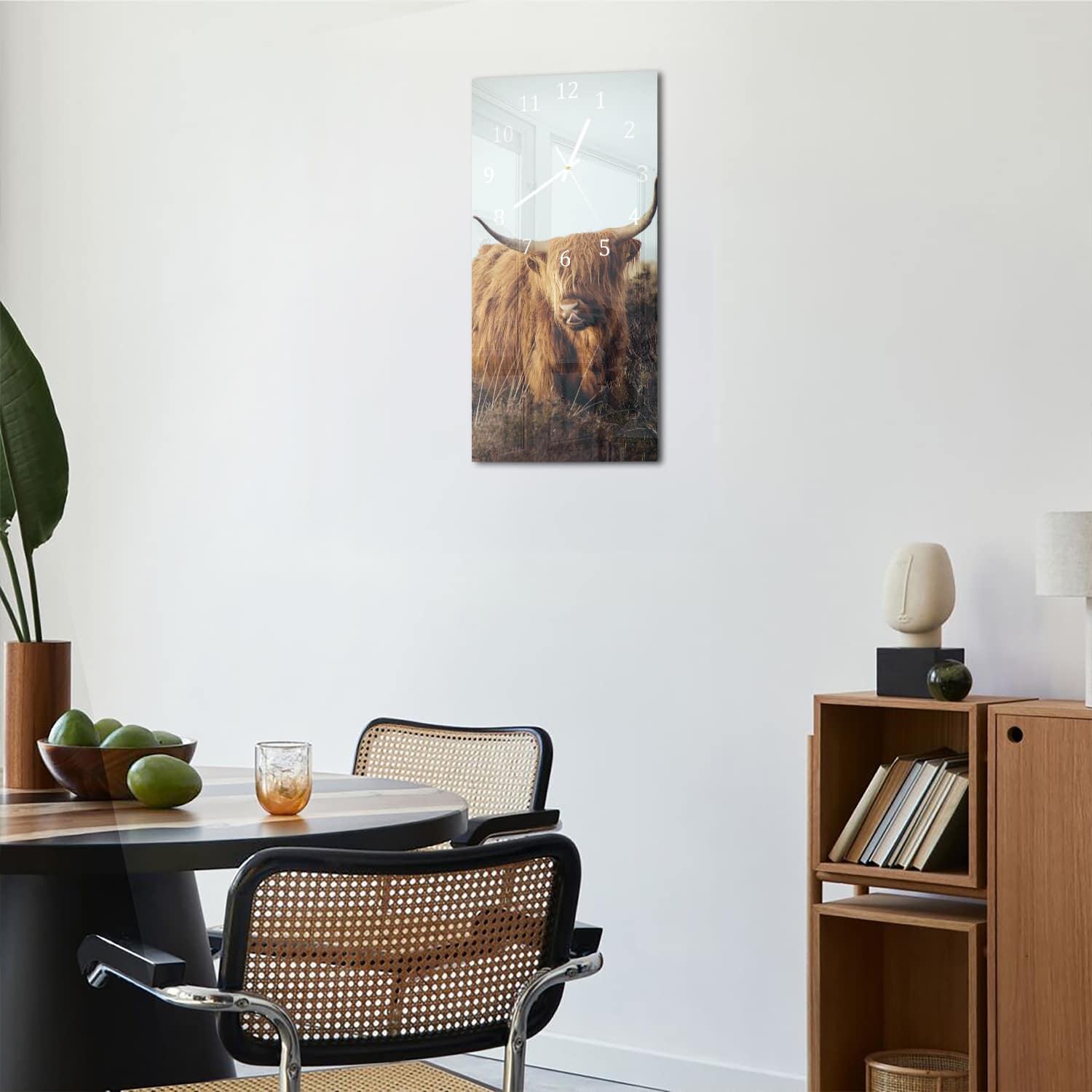 Wanduhr 30x60 - Schottisches Hochlandrind im Gras