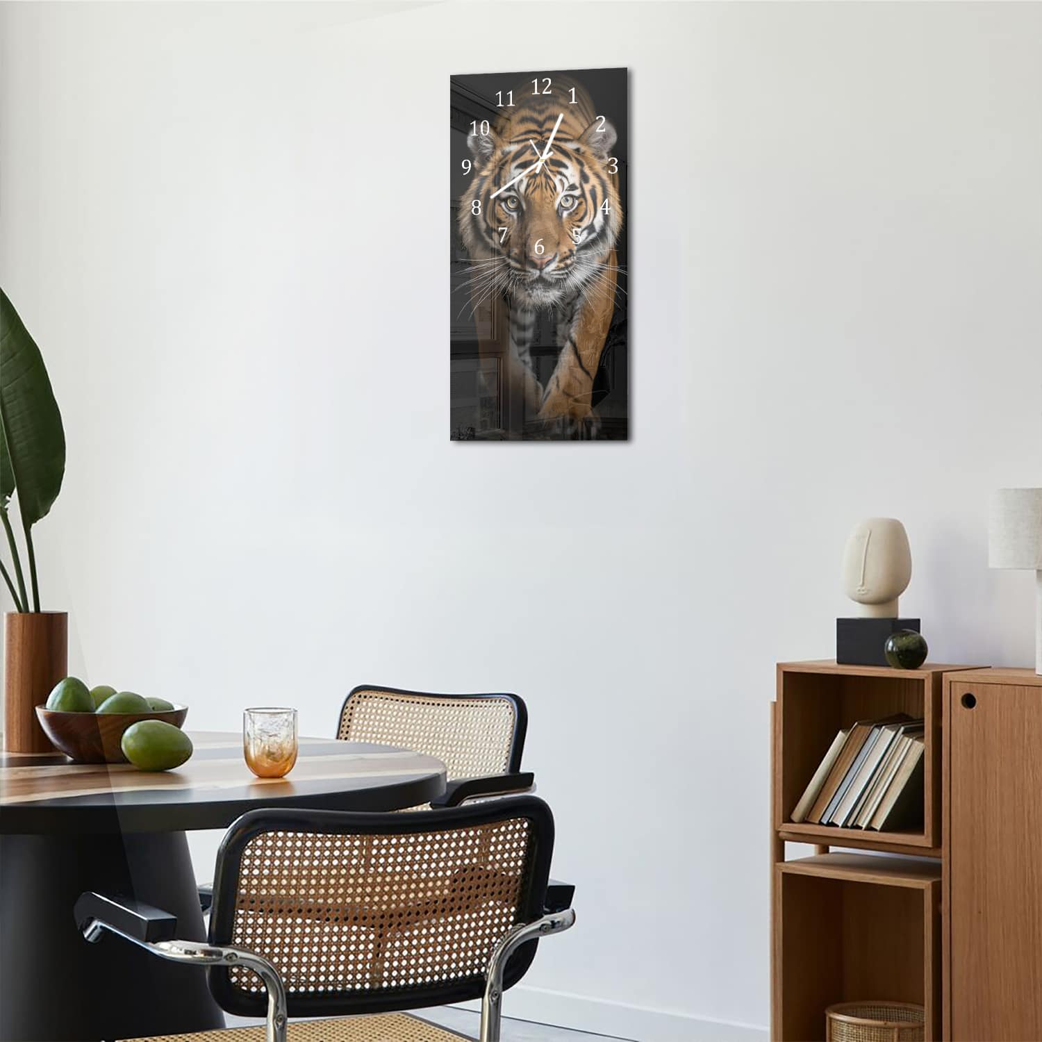 Wanduhr 30x60 - Dunkles Tigerporträt
