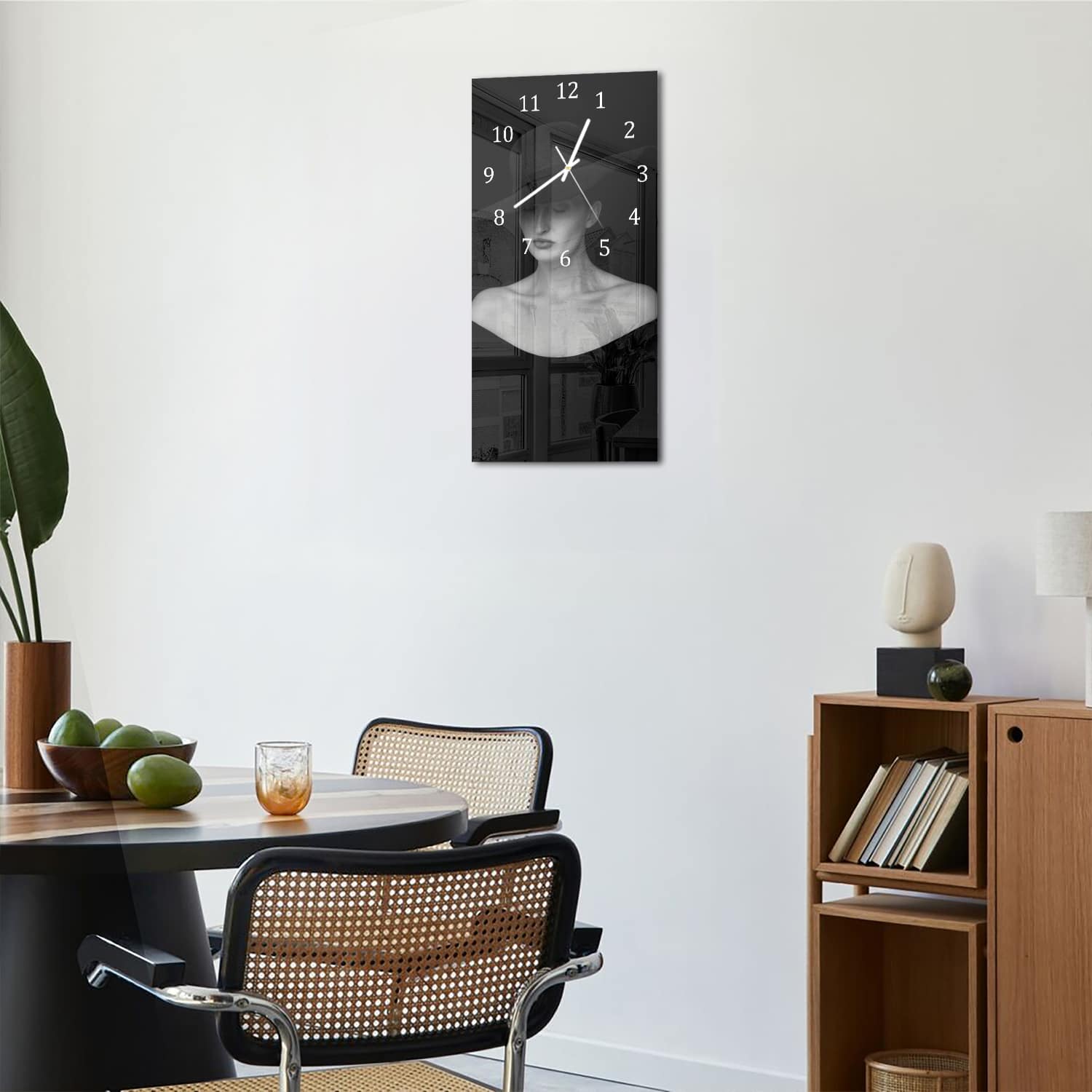 Wanduhr 30x60 - Schwarz-Weiß Frau