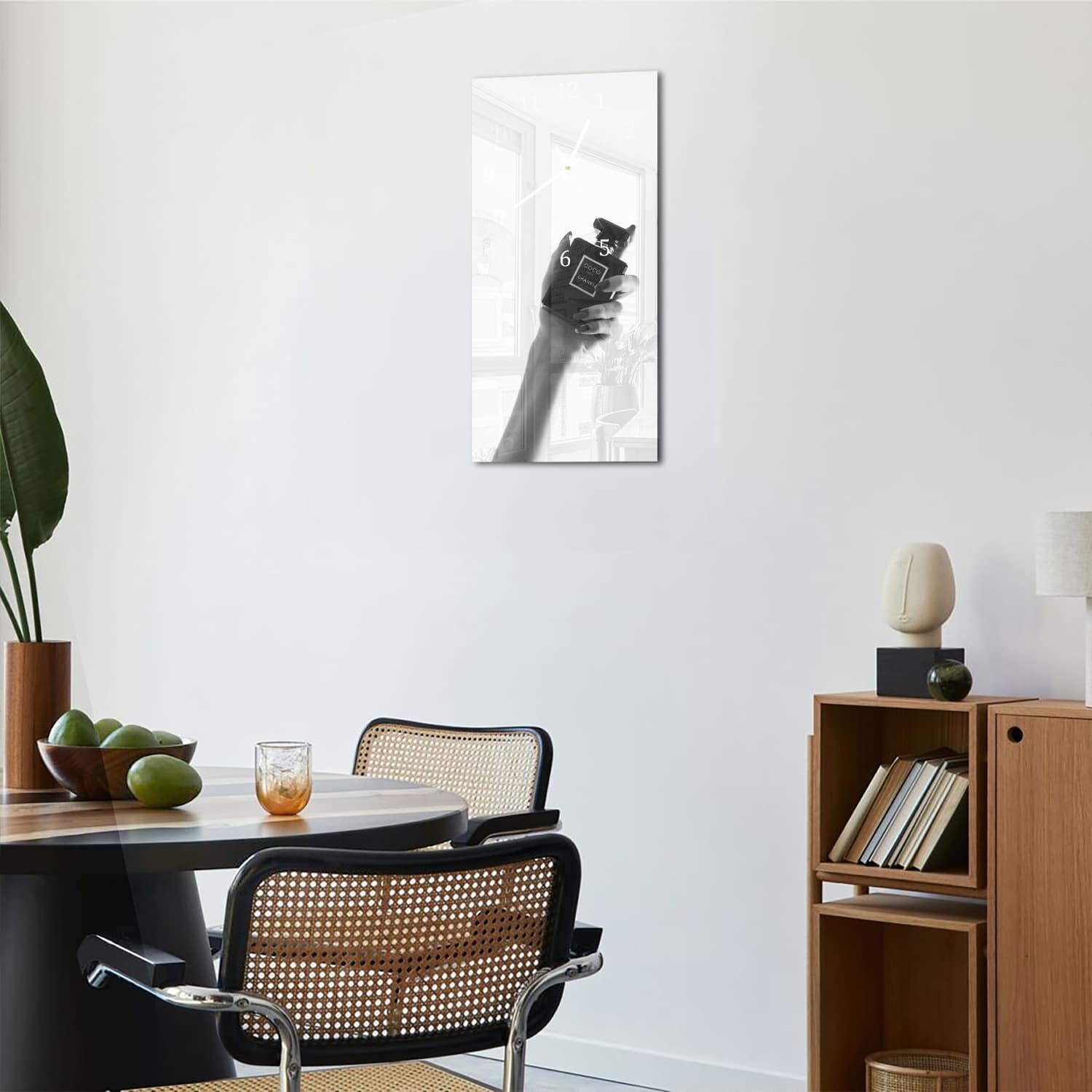 Wanduhr 30x60 - Schwarz-Weiß Coco Chanel Parfüm