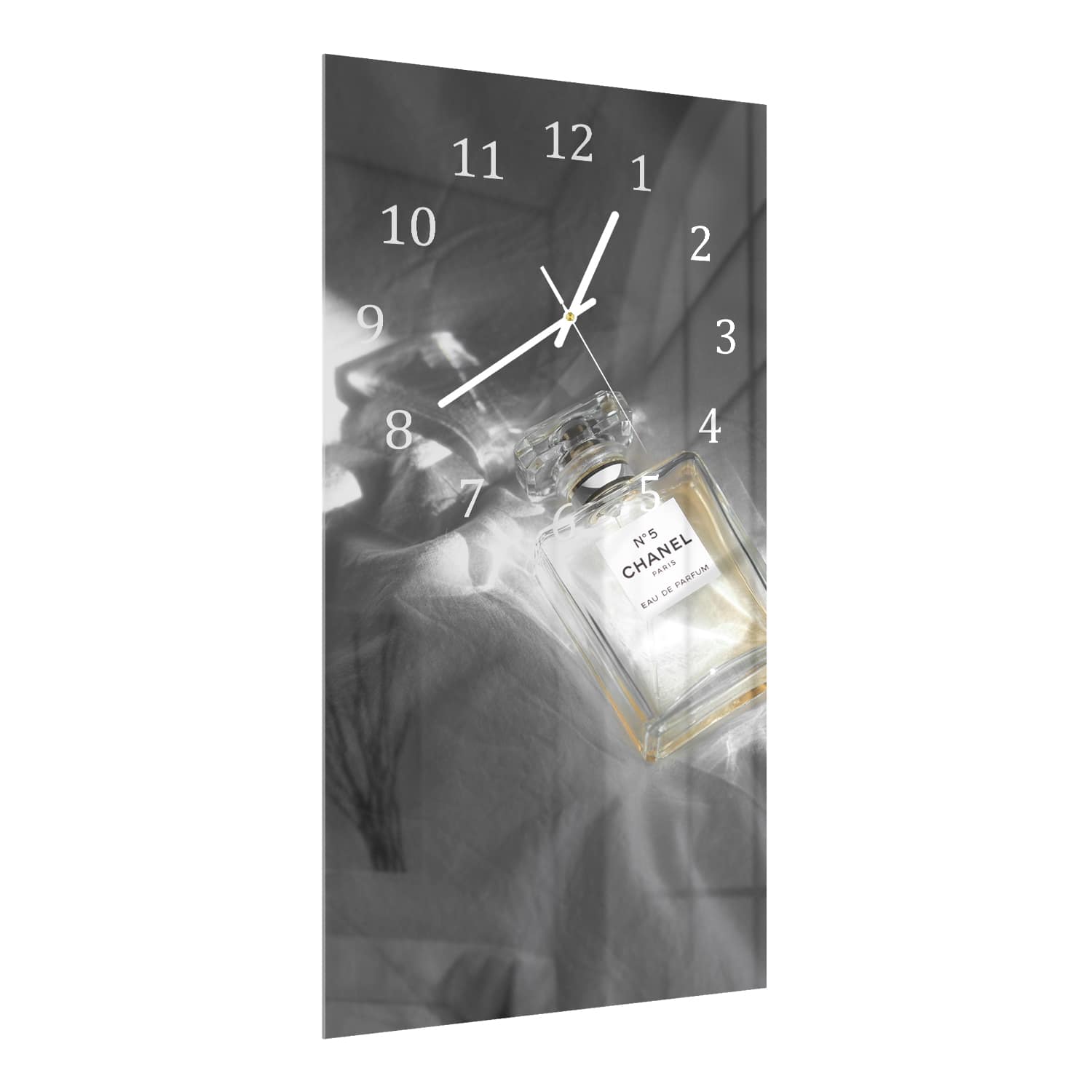 Wanduhr 30x60 - Chanel-Parfüm auf Bett