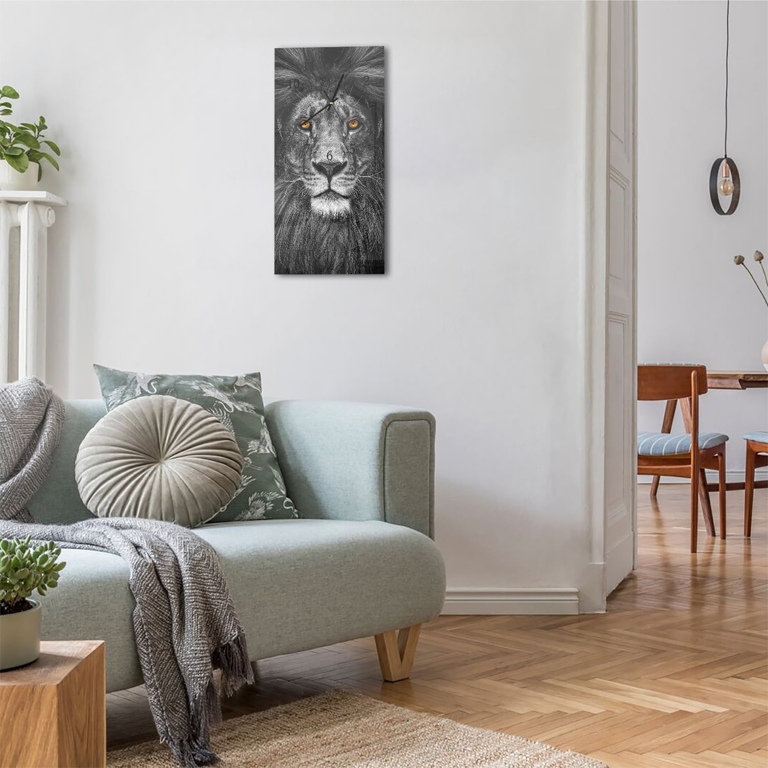 Wanduhr 30x60 - Löwenporträt im Dunkeln