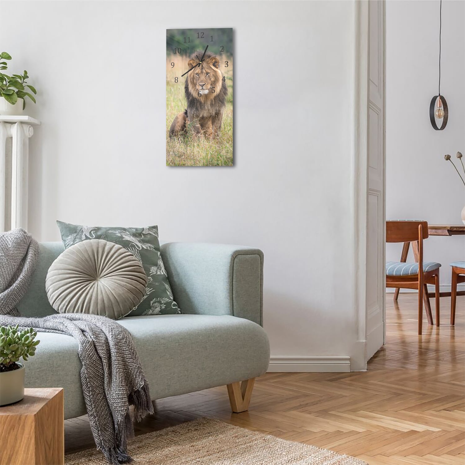 Wanduhr 30x60 - Löwe im Gras