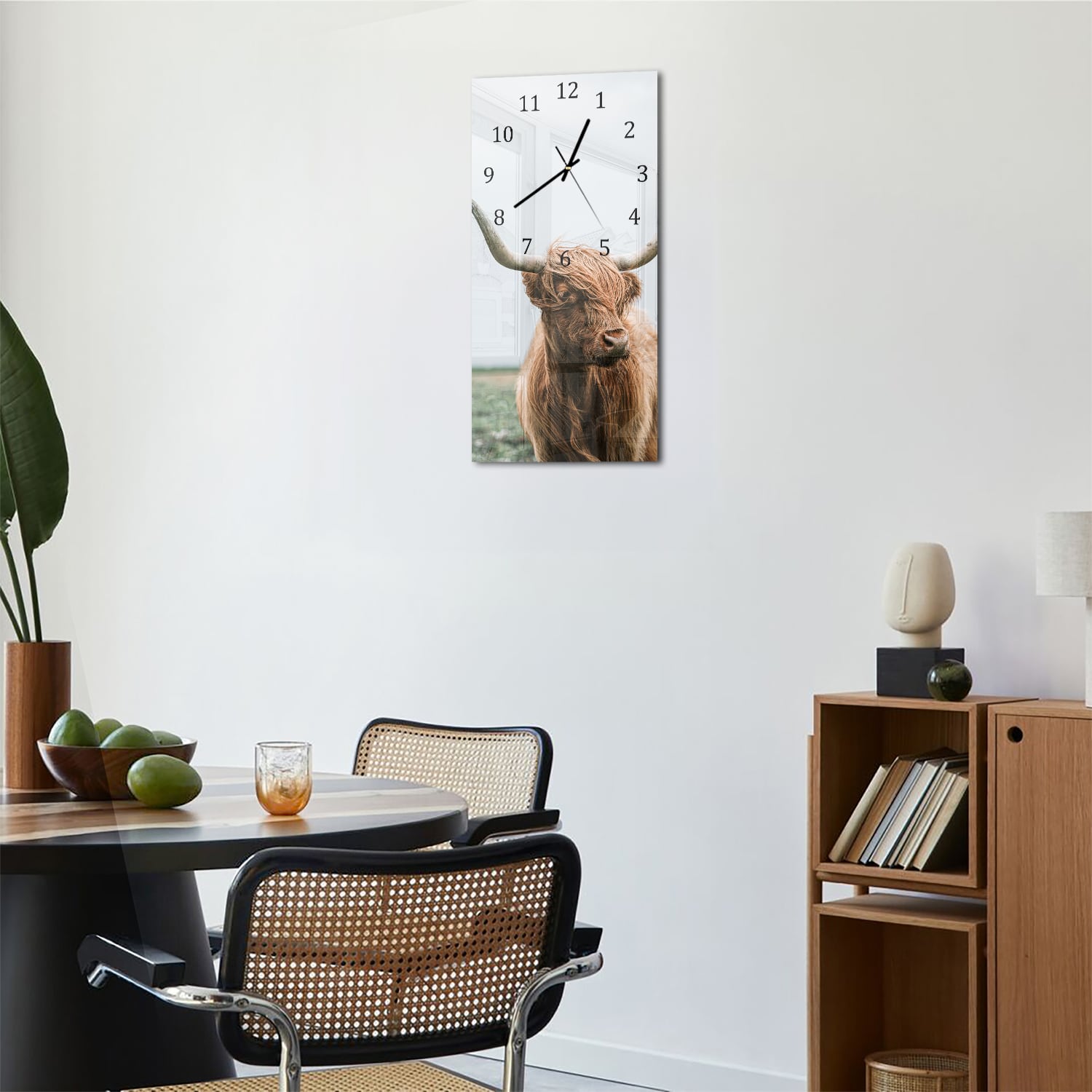 Wanduhr 30x60 - Schottisches Hochlandrind im Wind