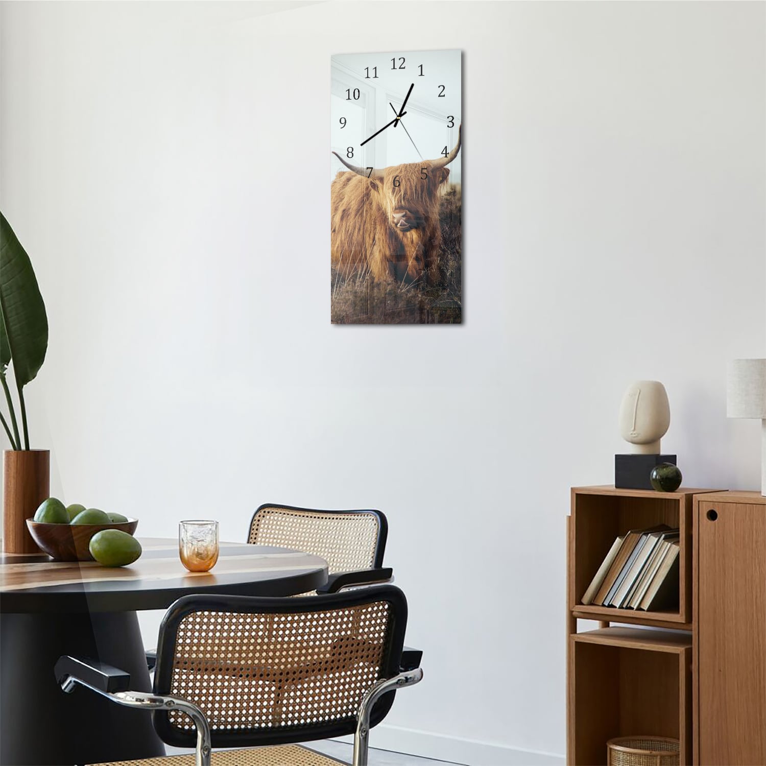 Wanduhr 30x60 - Schottisches Hochlandrind im Gras