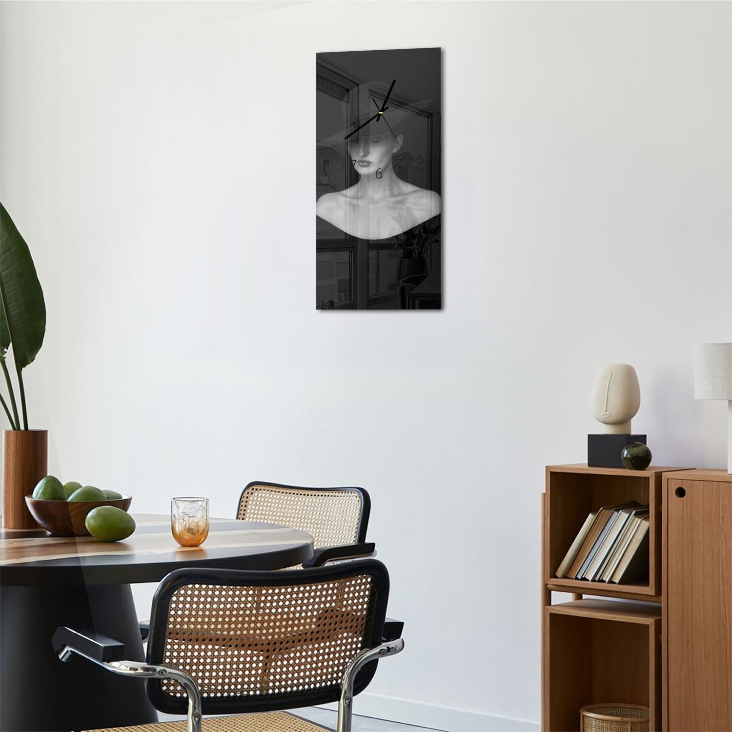 Wanduhr 30x60 - Schwarz-Weiß Frau