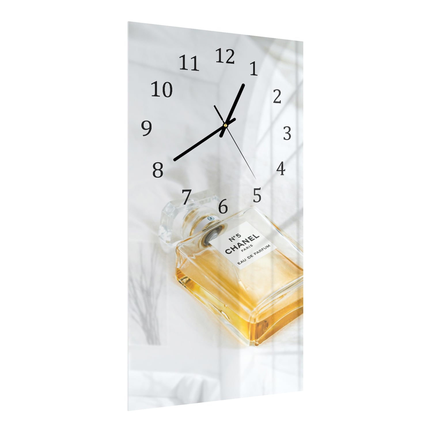 Wanduhr 30x60 - Parfüm auf weißem Hintergrund