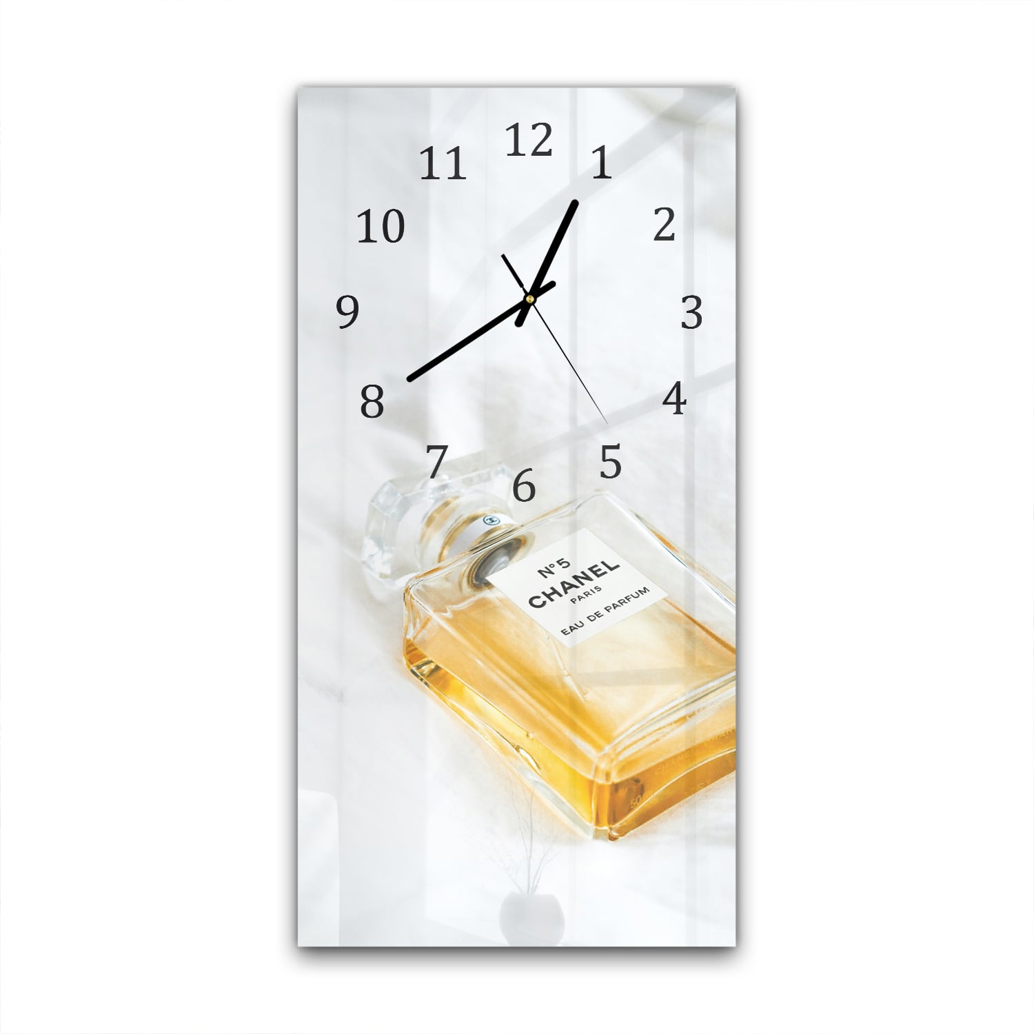 Wanduhr 30x60 - Parfüm auf weißem Hintergrund