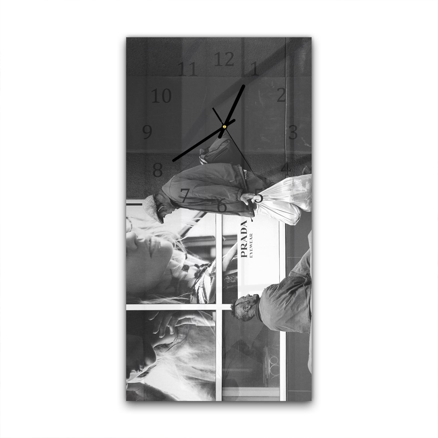 Wanduhr 30x60 - Obdachlose vor Prada-Laden