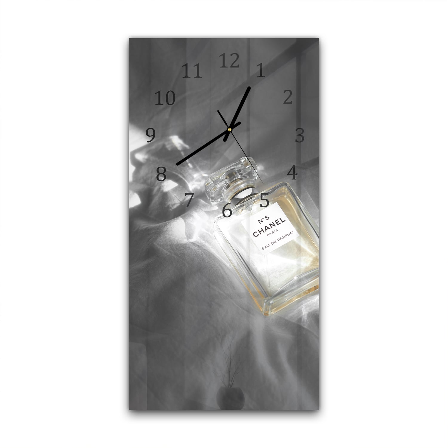 Wanduhr 30x60 - Chanel-Parfüm auf Bett