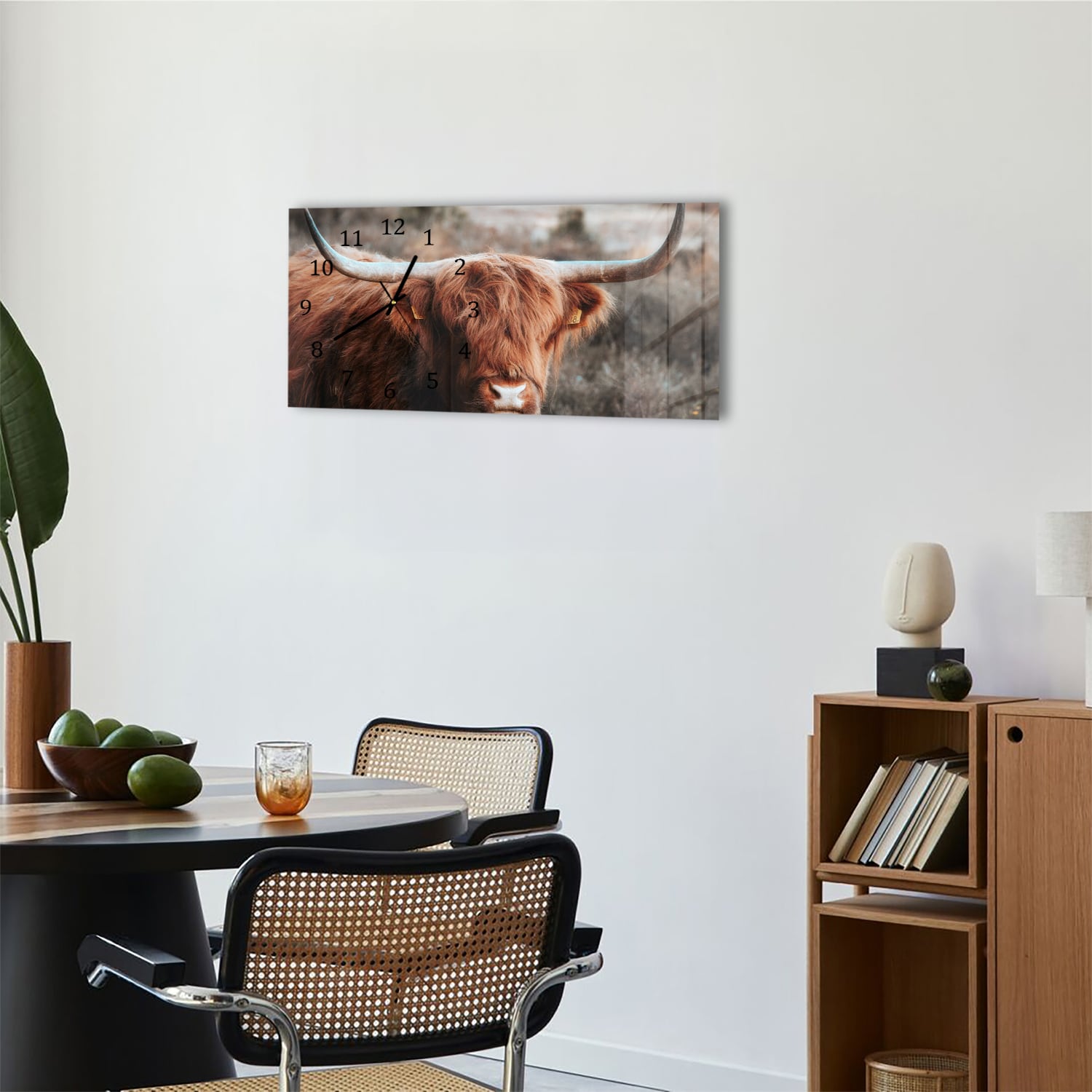 Wanduhr 60x30 - Schottisches Hochlandrind in der Wildnis