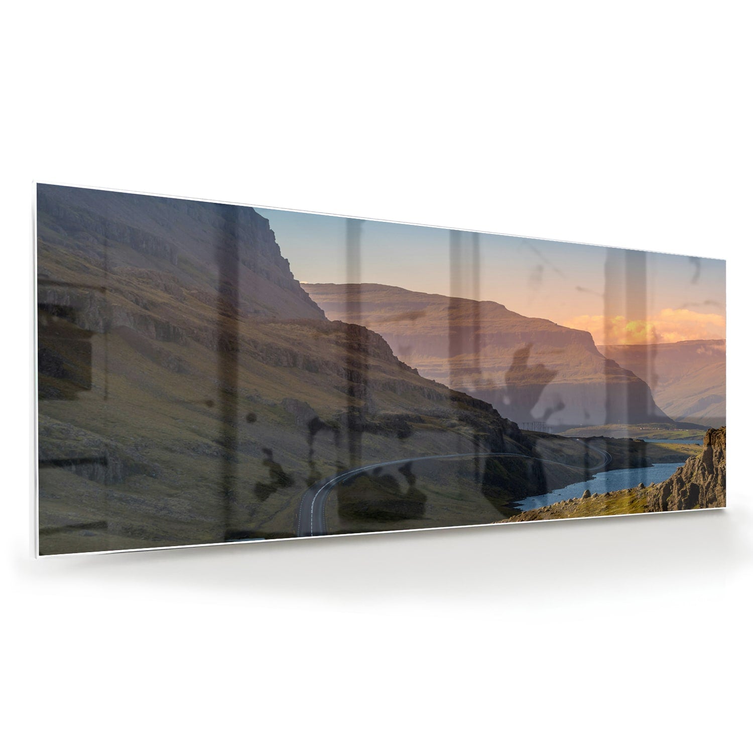 Atemberaubendes Glasbild mit Bergen und Fluss – Glasbild aus Sicherheitsglas, Größe 60x60