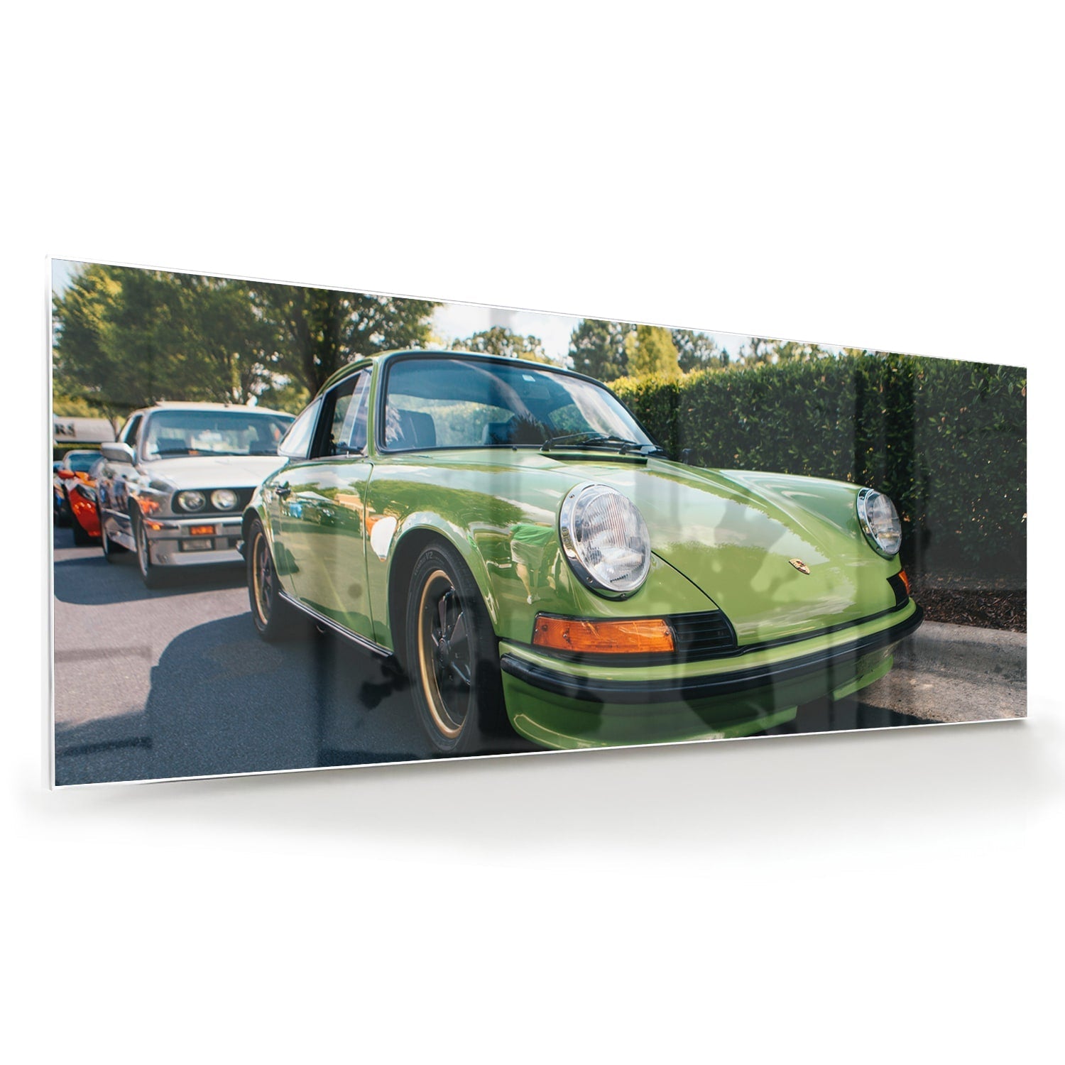 Glasbild mit einzigartigem grünen Porsche für moderne Innenräume – Glasbild aus Sicherheitsglas, Größe 60x60