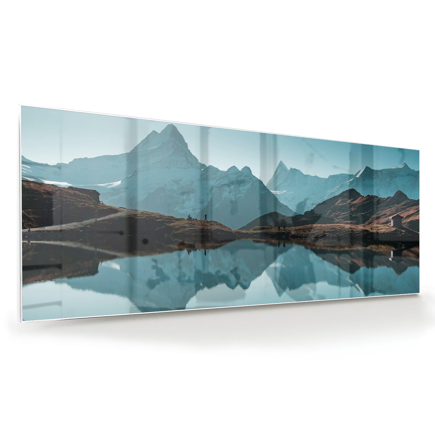 Glasbild mit Bergen und Wasserreflexionen – Glasbild aus Sicherheitsglas, Größe 60x60