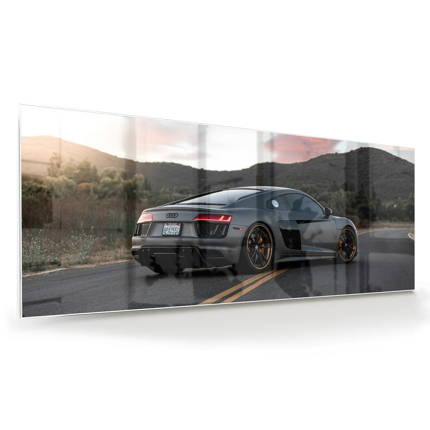 Modernes Glasbild mit einem Sportwagen in der Natur – Glasbild aus Sicherheitsglas, Größe 60x60