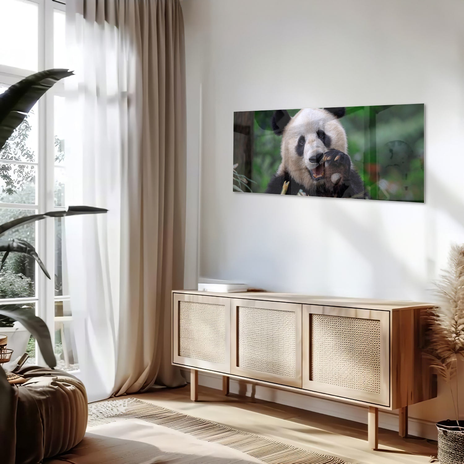 Glasbild mit einem niedlichen Panda in grüner Landschaft – Glasbild aus Sicherheitsglas, Größe 60x60_rond
