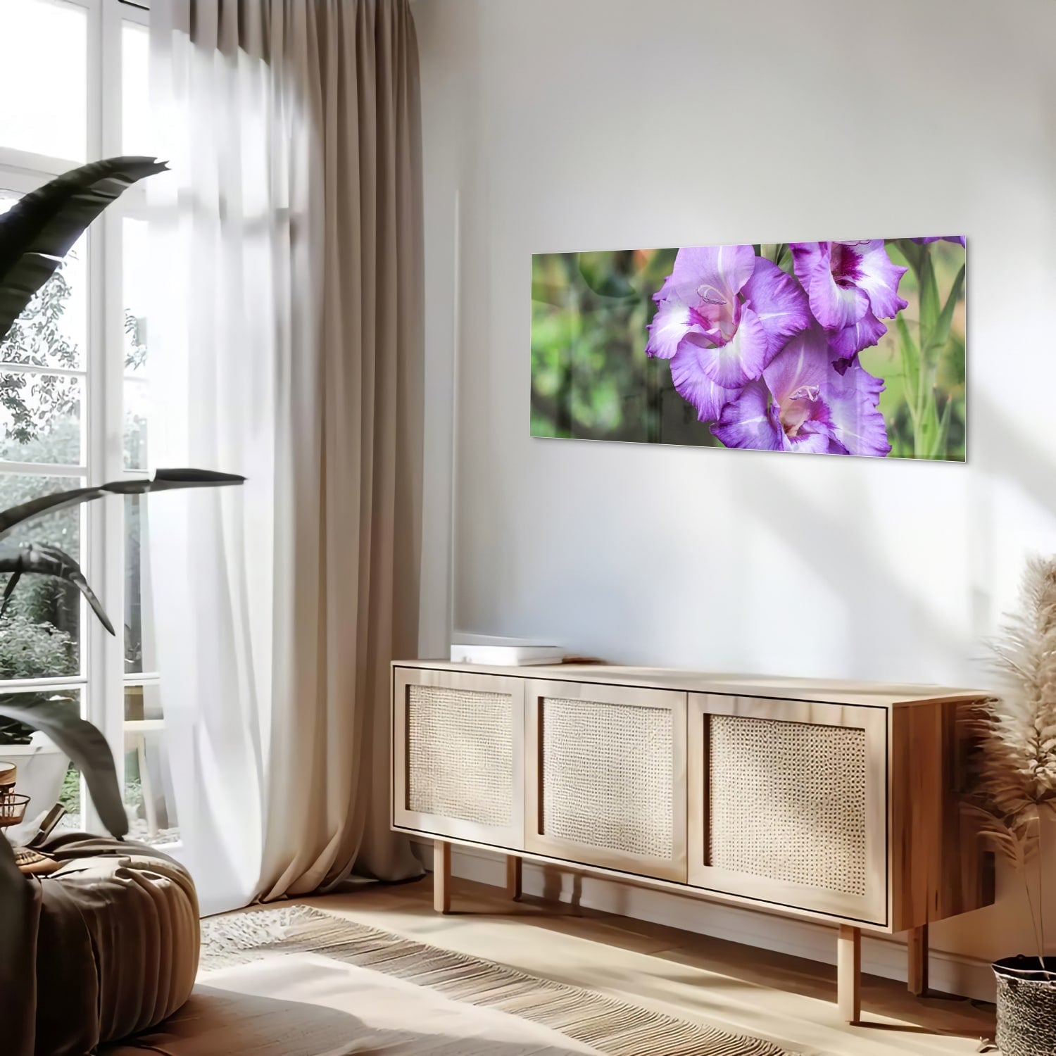 Violette Gladiolen: elegantes Glasbild für Zuhause – Glasbild aus Sicherheitsglas, Größe 60x60_rond