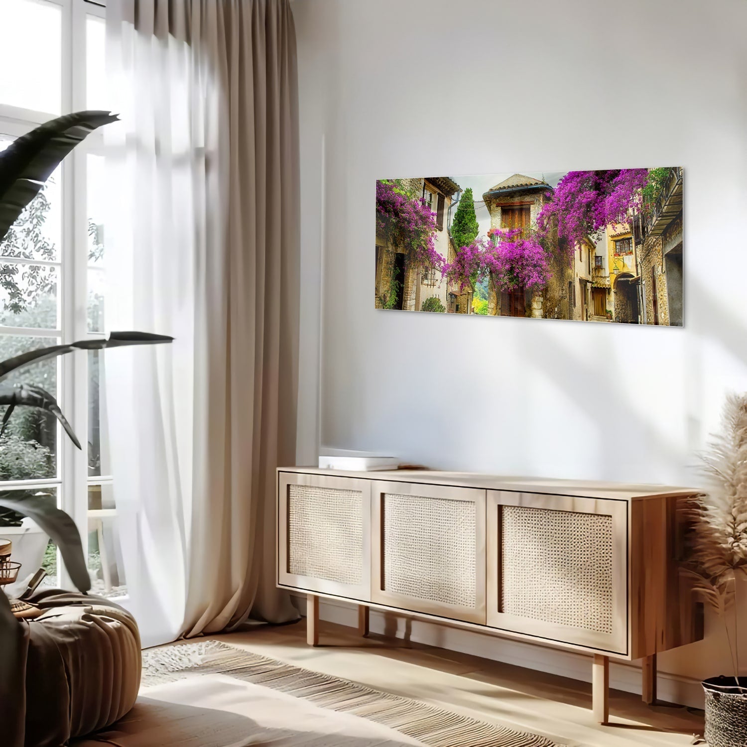 Glasbild mit stimmungsvoller Straßenansicht und violetten Blüten – Glasbild aus Sicherheitsglas, Größe 60x60_rond