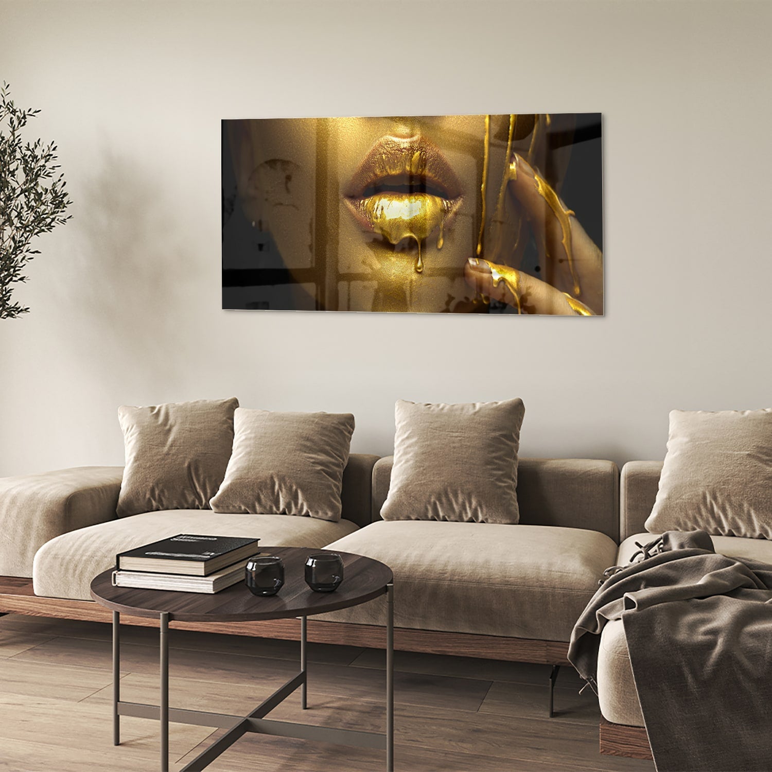 Goldenes Glasbild mit Lippen und Hand – Glasbild aus Sicherheitsglas, Größe 90x60