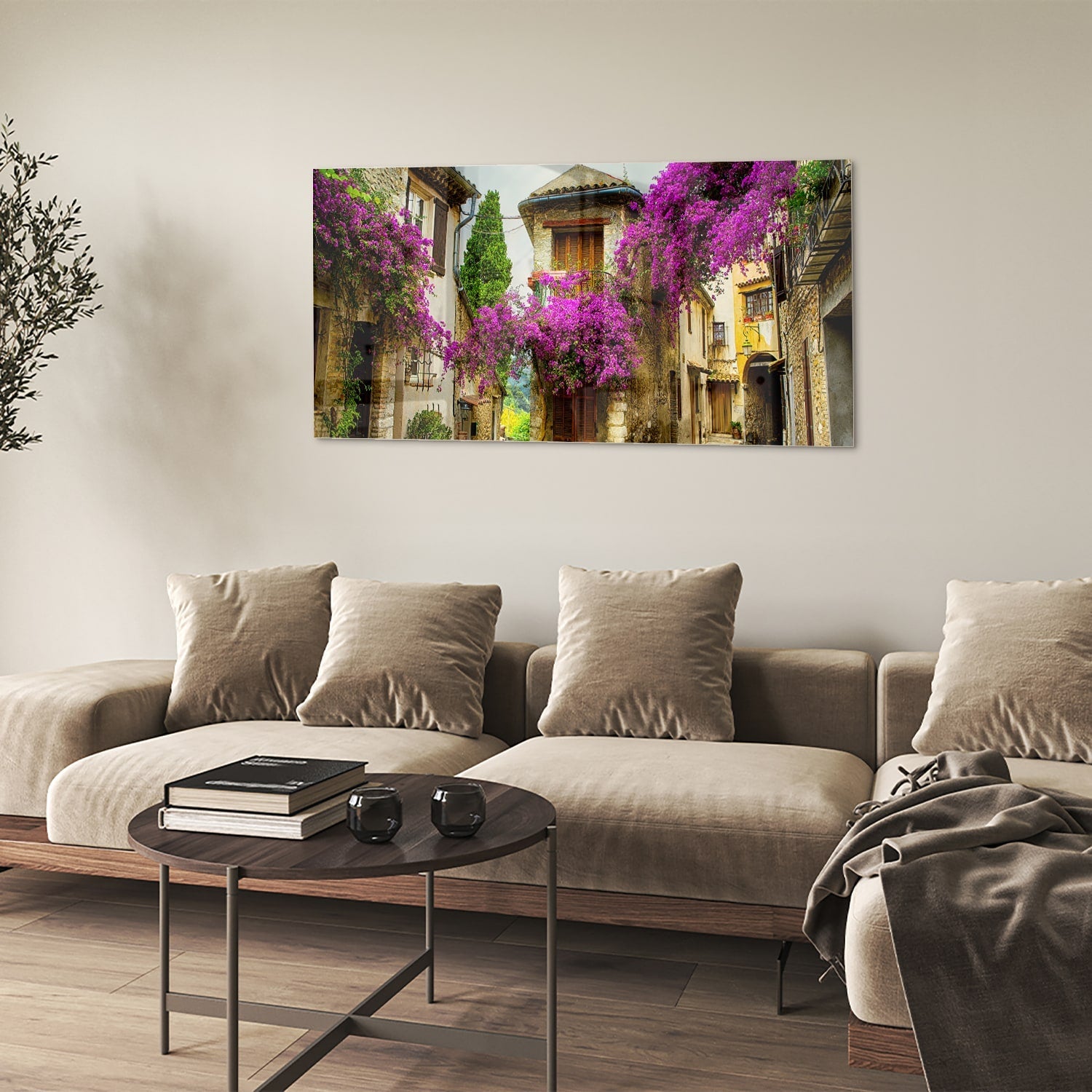 Glasbild mit stimmungsvoller Straßenansicht und violetten Blüten – Glasbild aus Sicherheitsglas, Größe 90x60