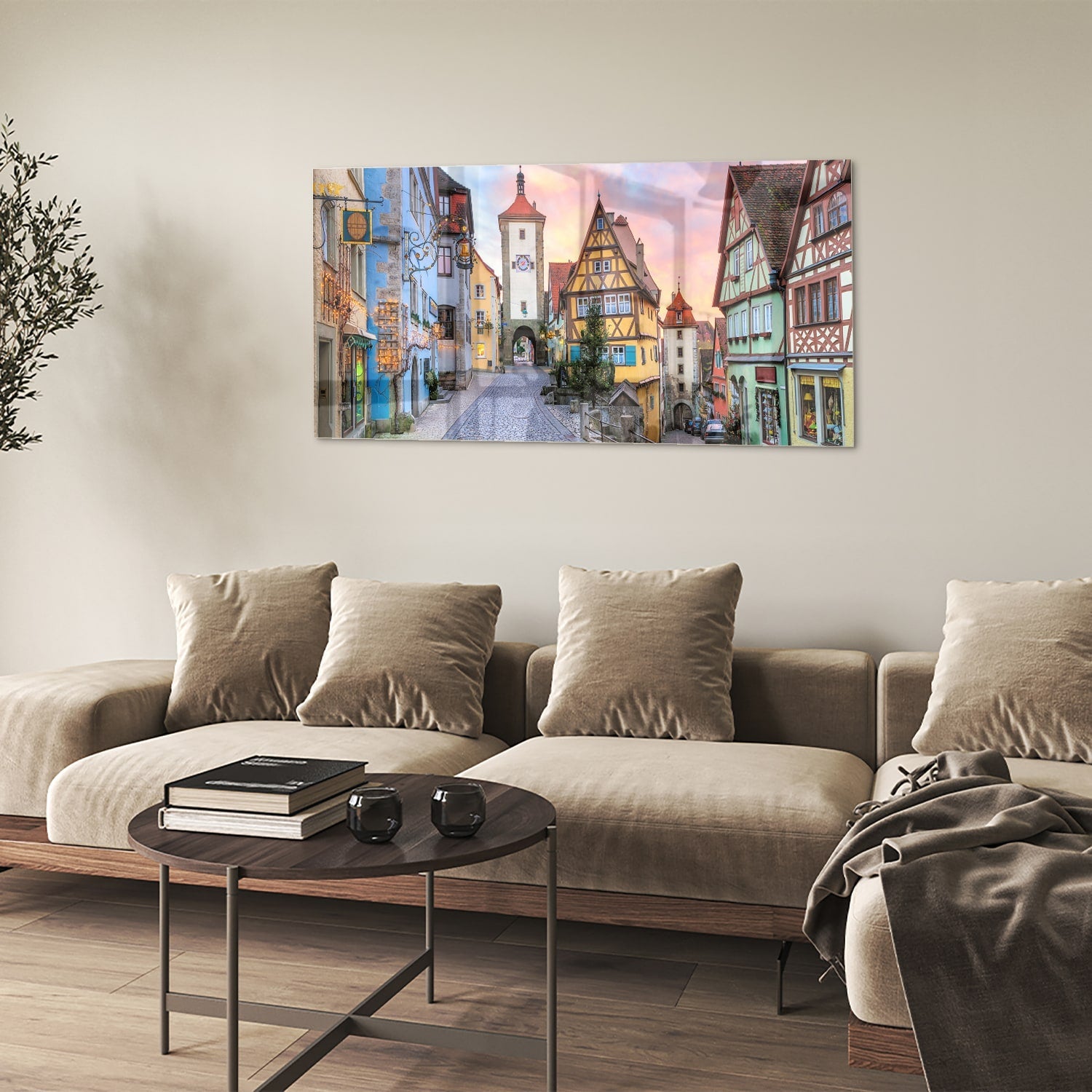 Glasbild mit malerischer Straße und historischen Gebäuden – Glasbild aus Sicherheitsglas, Größe 90x60