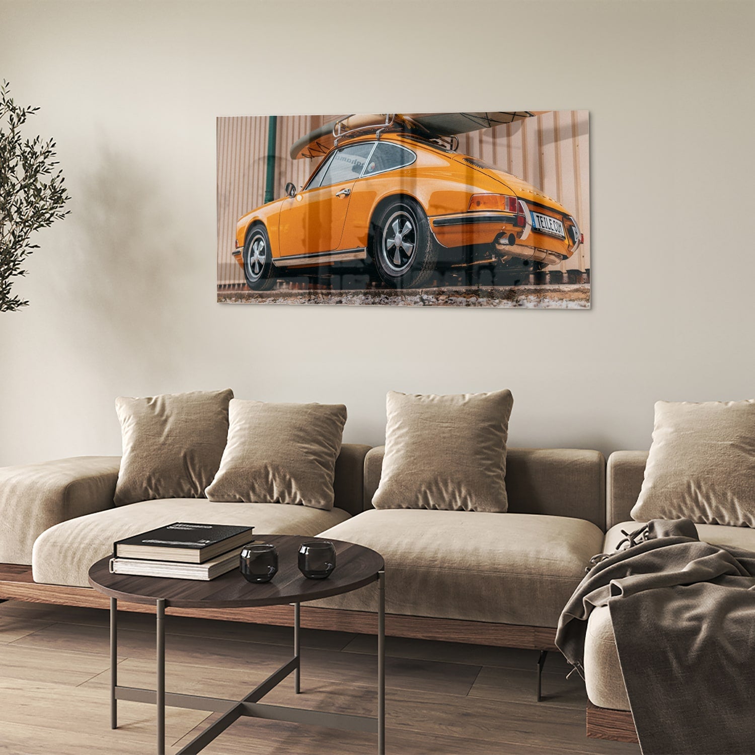 Leuchtendes Glasbild mit orangefarbenem Auto und Surfbrett – Glasbild aus Sicherheitsglas, Größe 90x60