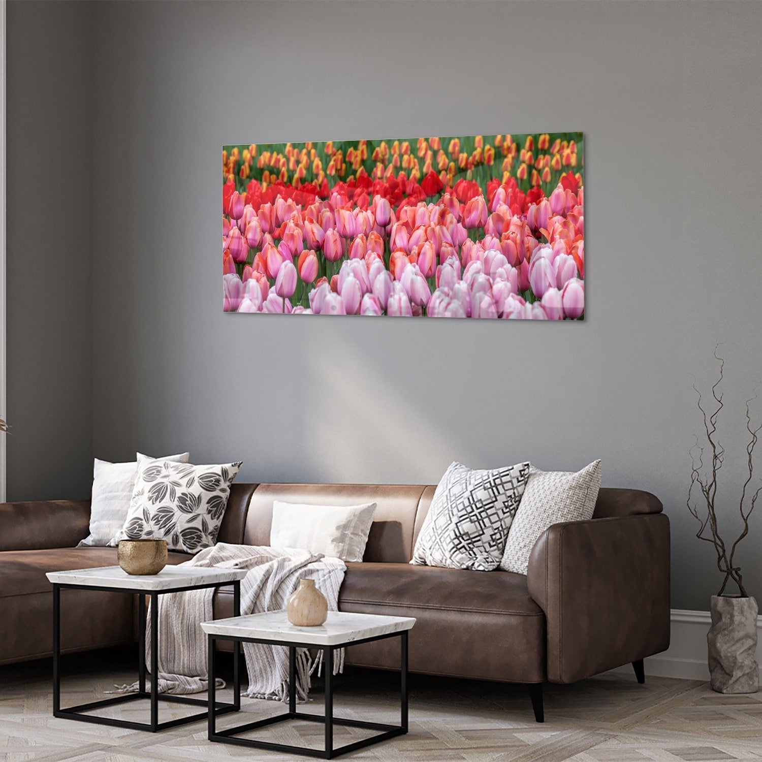 Glasbild mit farbenfrohen Tulpen in einem blühenden Garten – Glasbild aus Sicherheitsglas, Größe 40x40_rond