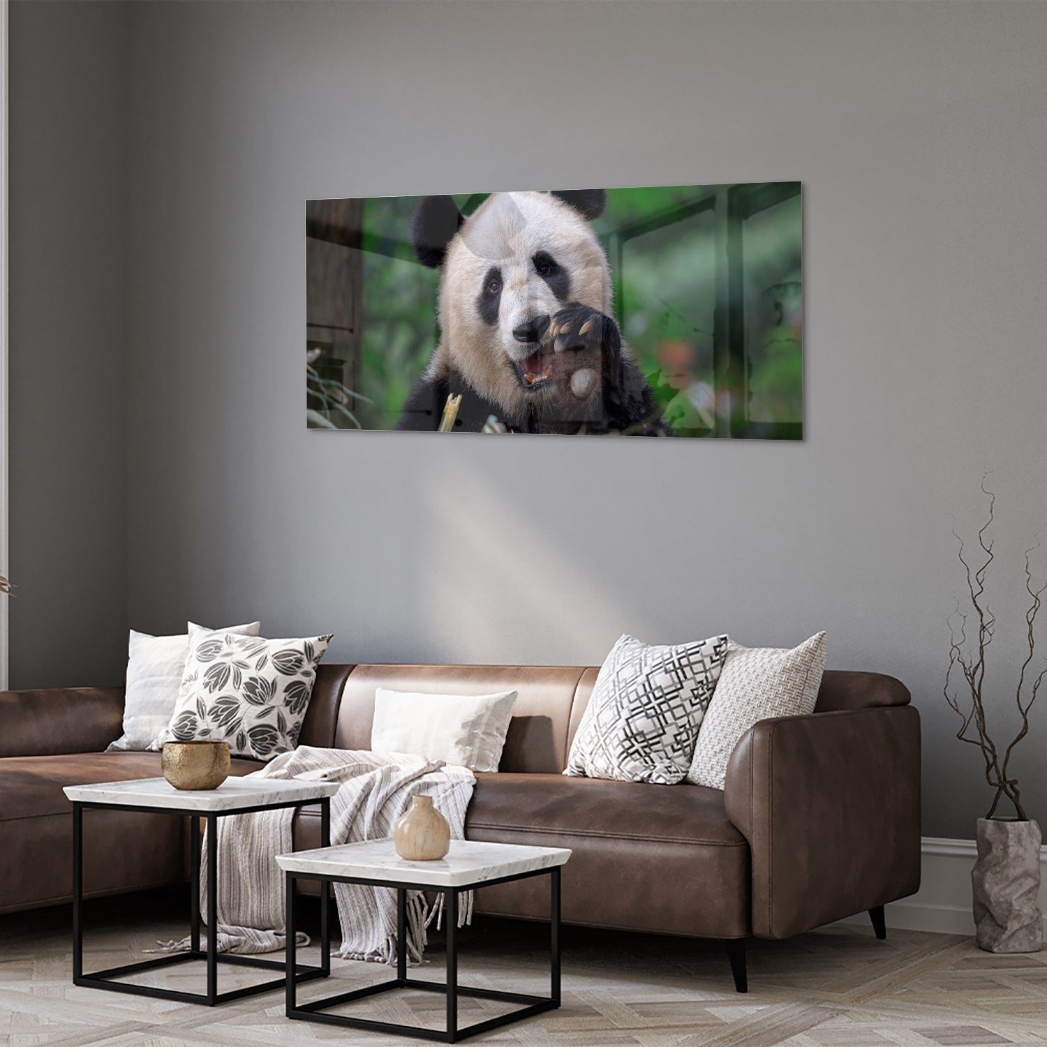 Glasbild mit einem niedlichen Panda in grüner Landschaft – Glasbild aus Sicherheitsglas, Größe 40x40_rond