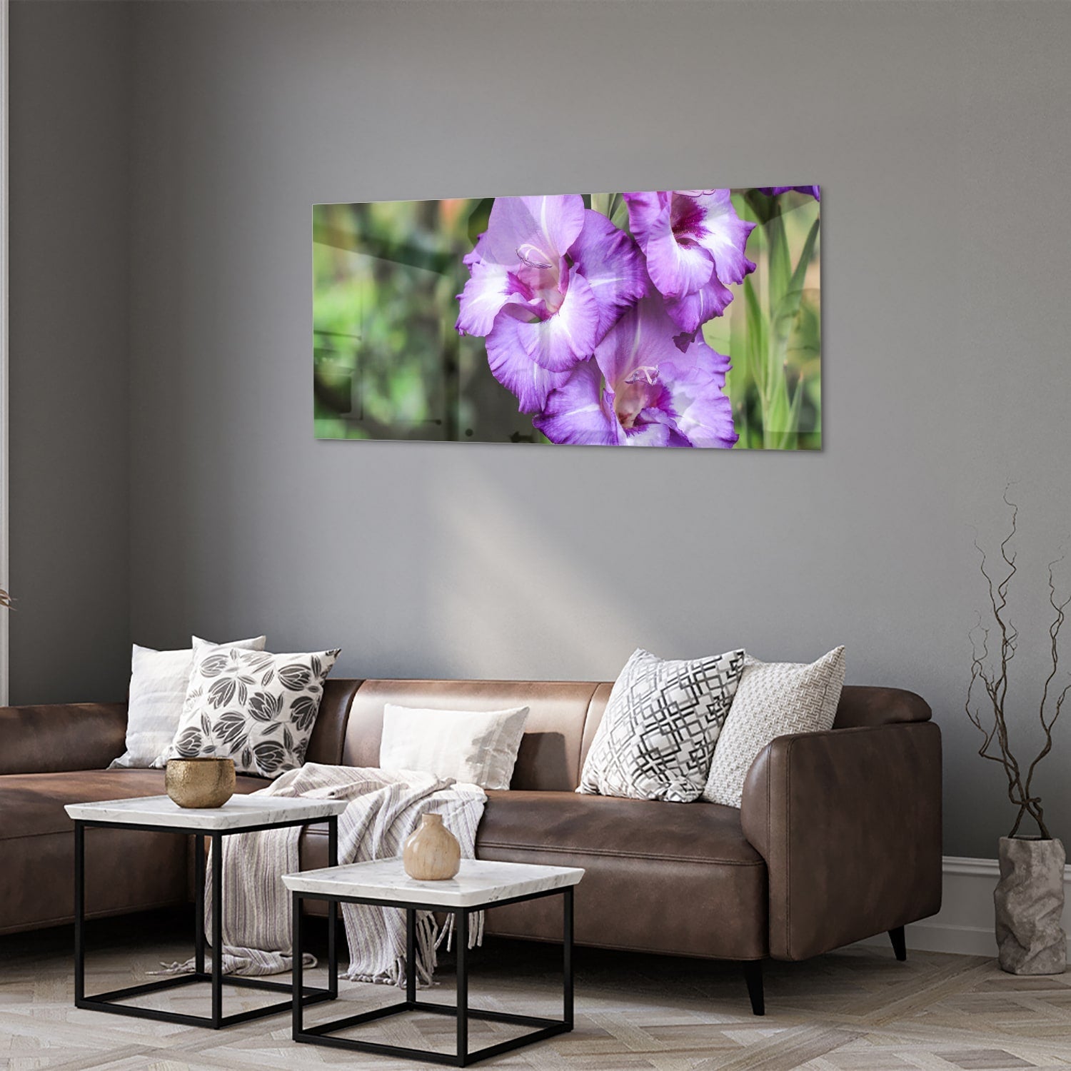 Violette Gladiolen: elegantes Glasbild für Zuhause – Glasbild aus Sicherheitsglas, Größe 40x40_rond