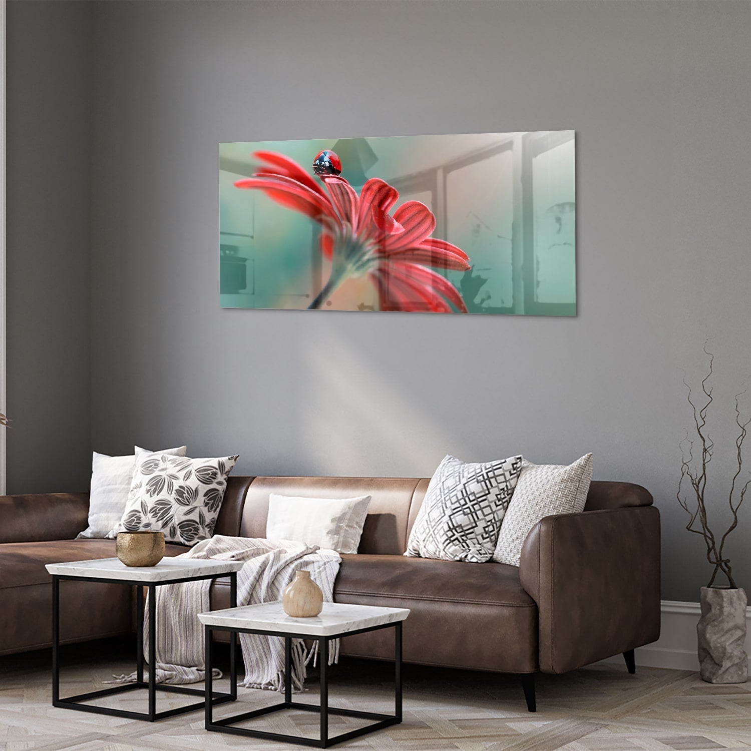 Glasbild mit einer Blume und einem Marienkäfer – Glasbild aus Sicherheitsglas, Größe 40x40_rond