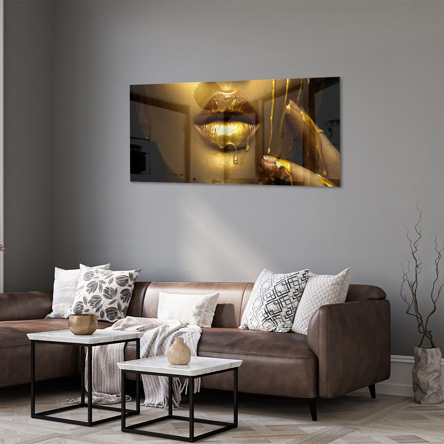 Goldenes Glasbild mit Lippen und Hand – Glasbild aus Sicherheitsglas, Größe 40x40_rond